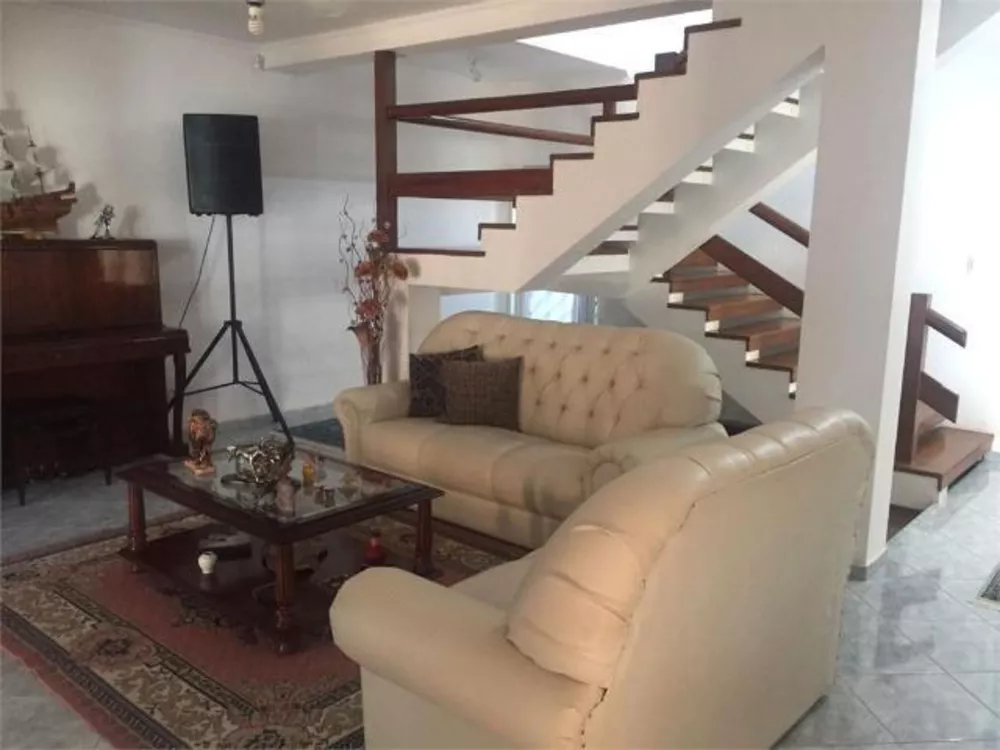 Casa à venda com 3 quartos, 259m² - Foto 1