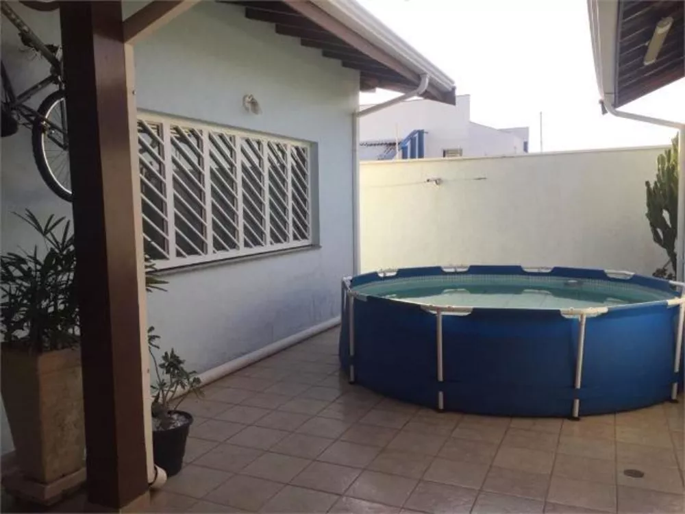 Casa à venda com 3 quartos, 259m² - Foto 2