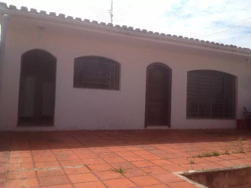 Casa para alugar com 3 quartos, 190m² - Foto 1