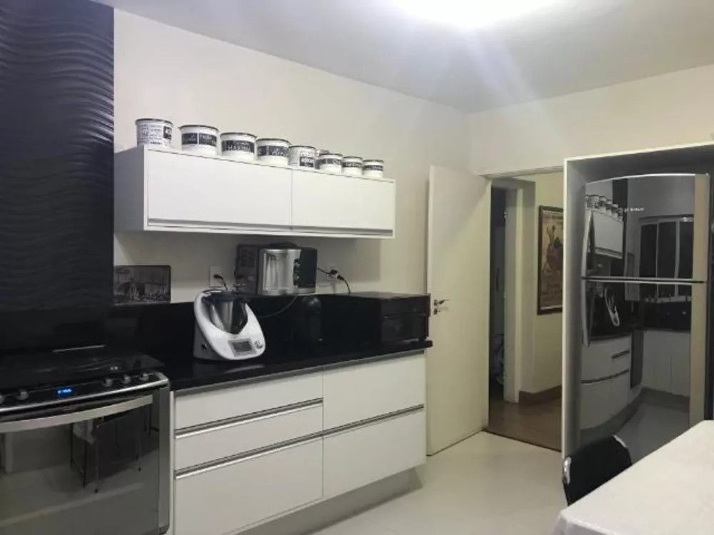 Apartamento à venda com 3 quartos, 205m² - Foto 4