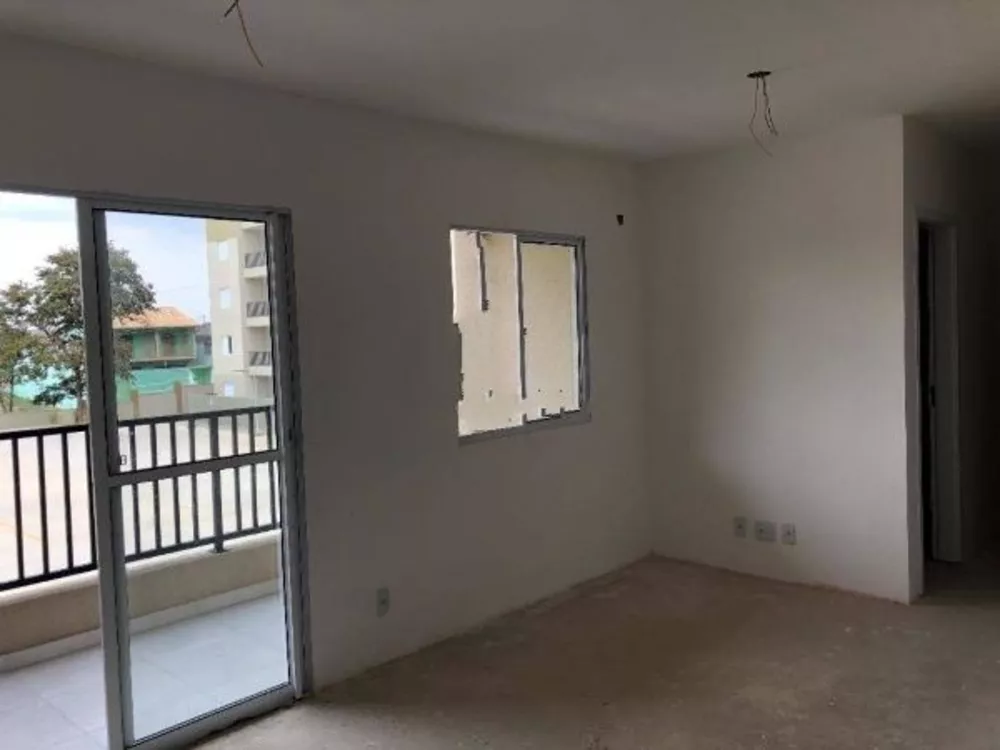 Apartamento à venda com 2 quartos, 70m² - Foto 2