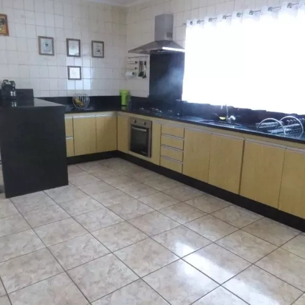 Casa à venda com 3 quartos, 160m² - Foto 2