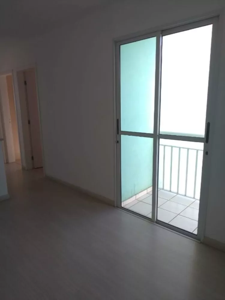 Apartamento à venda com 2 quartos, 47m² - Foto 2