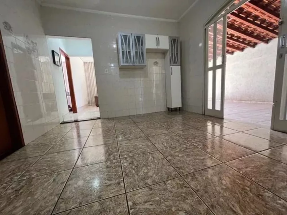 Casa à venda com 2 quartos, 127m² - Foto 2