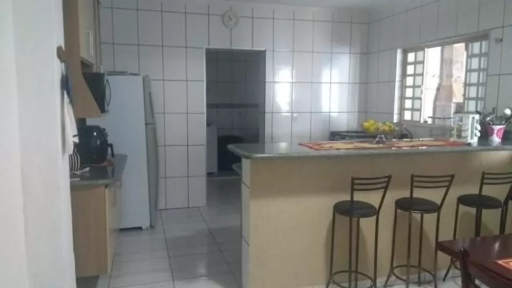 Casa à venda com 2 quartos, 125m² - Foto 2