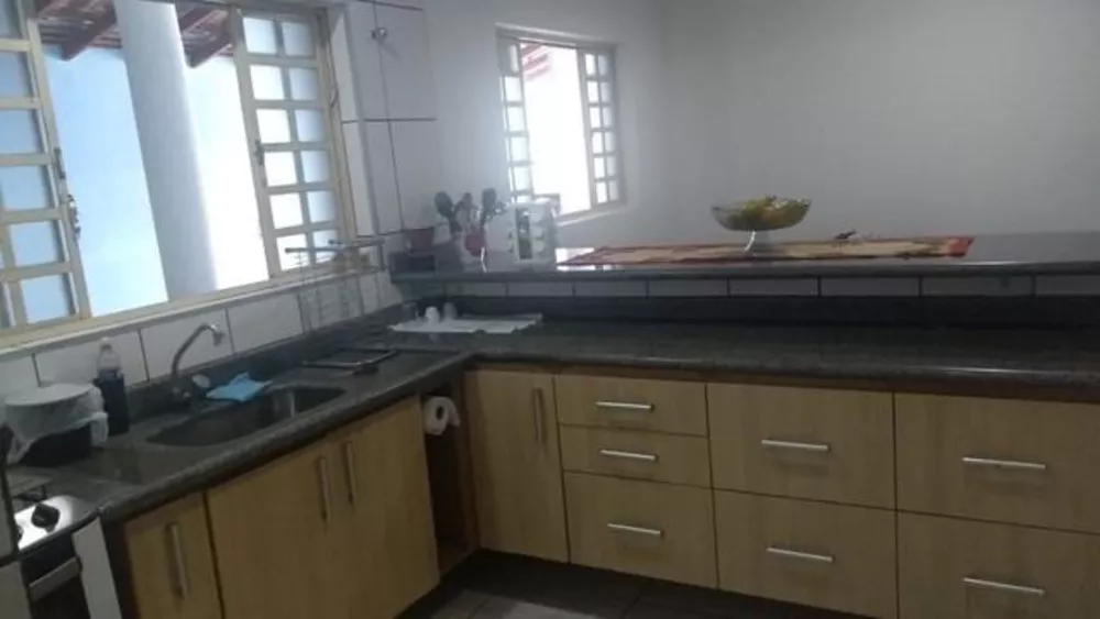 Casa à venda com 2 quartos, 125m² - Foto 4