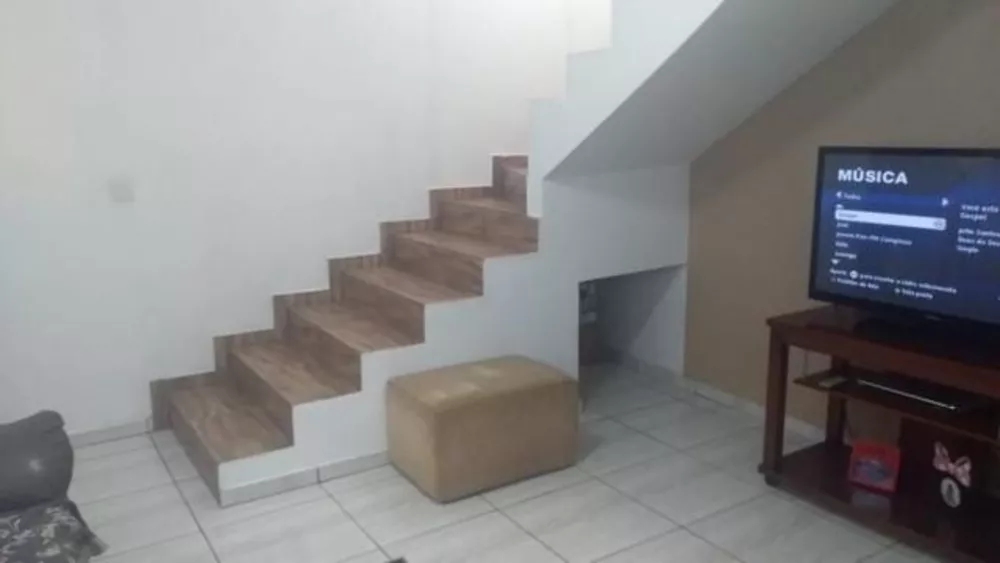 Casa à venda com 2 quartos, 125m² - Foto 1