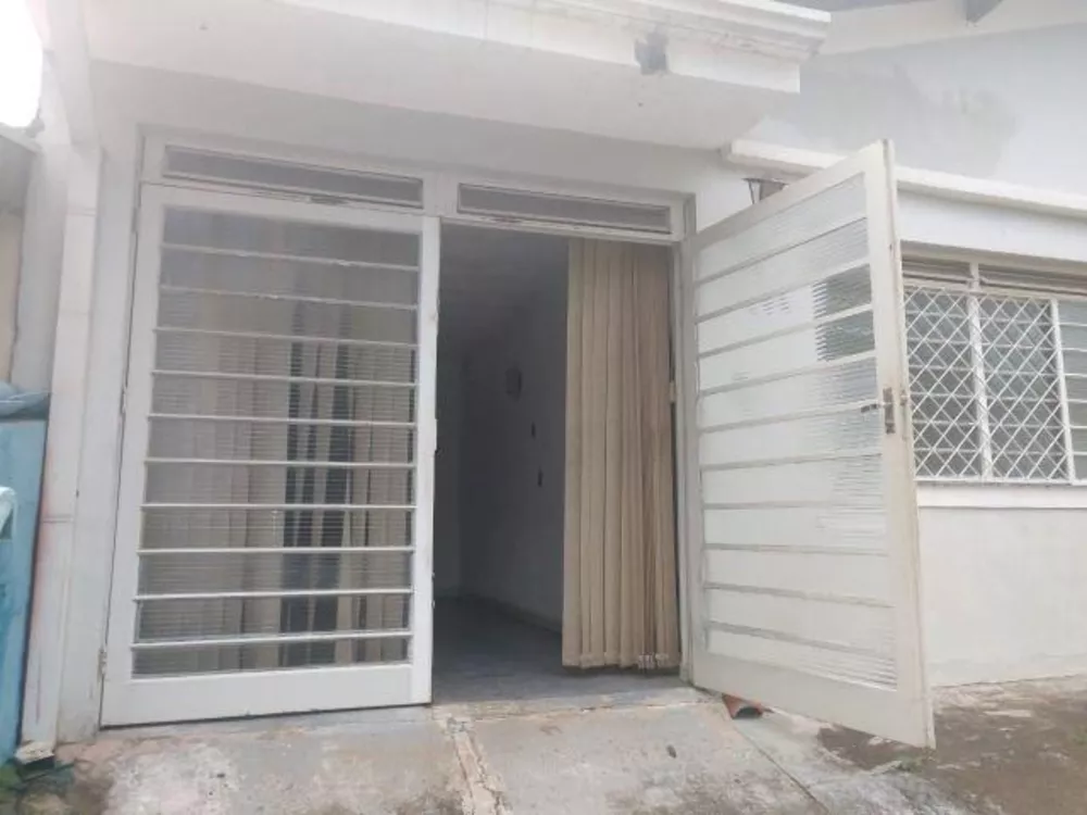 Casa à venda com 3 quartos, 250m² - Foto 1