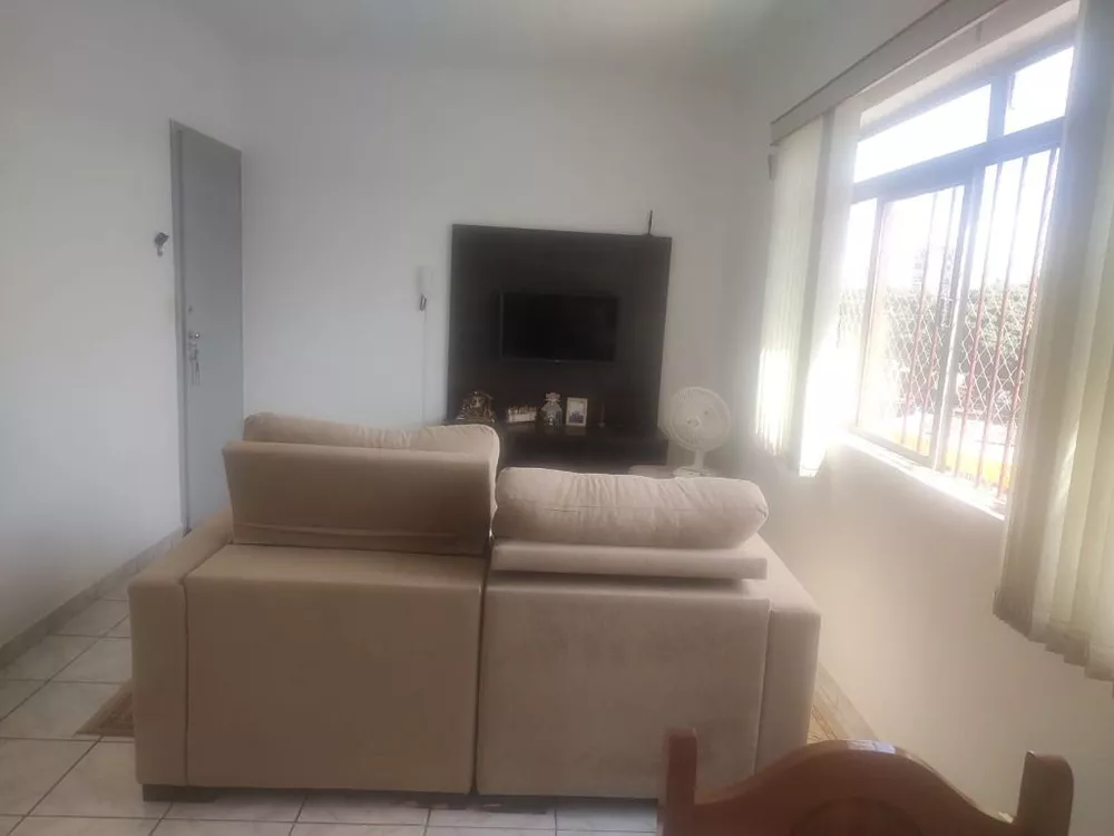 Apartamento à venda com 2 quartos, 75m² - Foto 2