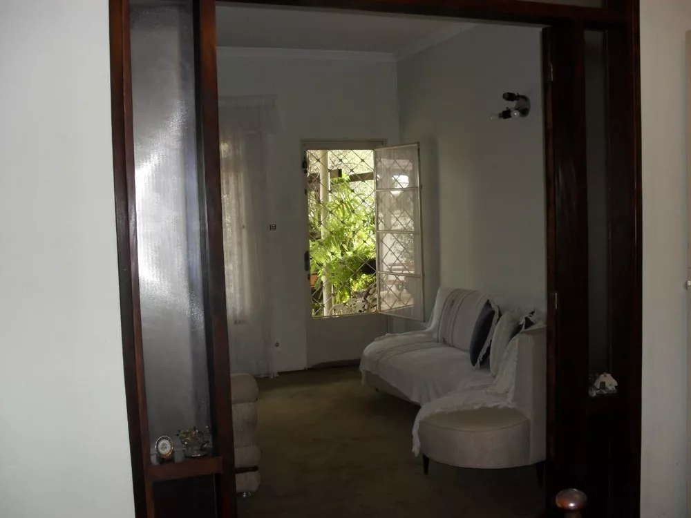 Casa à venda com 3 quartos, 230m² - Foto 1