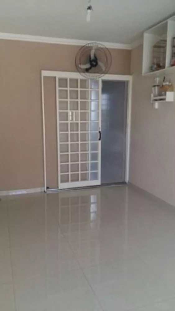 Casa à venda com 3 quartos, 120m² - Foto 1