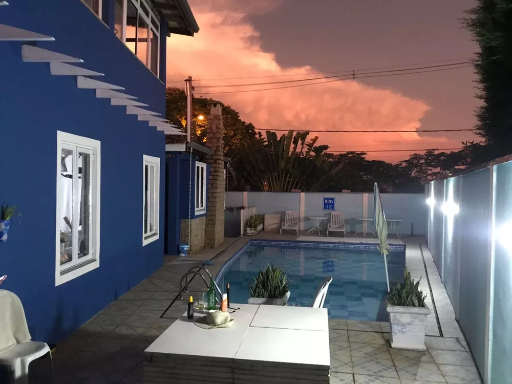 Casa de Condomínio à venda com 4 quartos, 220m² - Foto 3