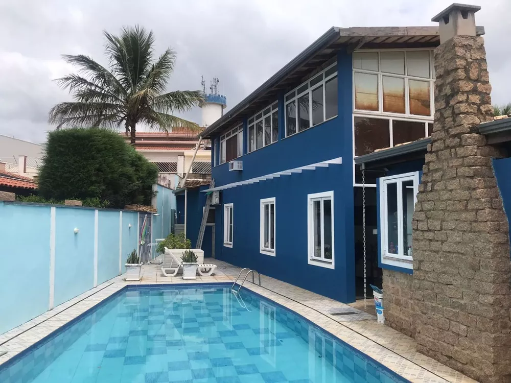 Casa de Condomínio à venda com 4 quartos, 220m² - Foto 1