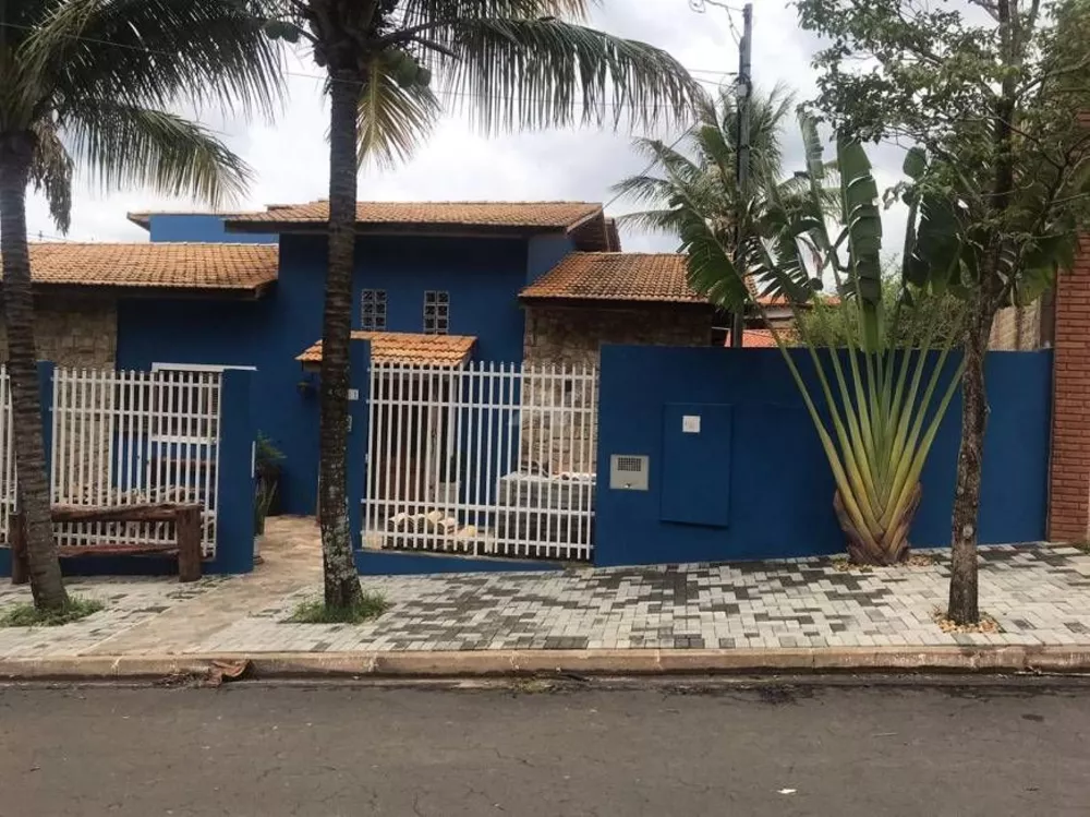 Casa de Condomínio à venda com 4 quartos, 220m² - Foto 2