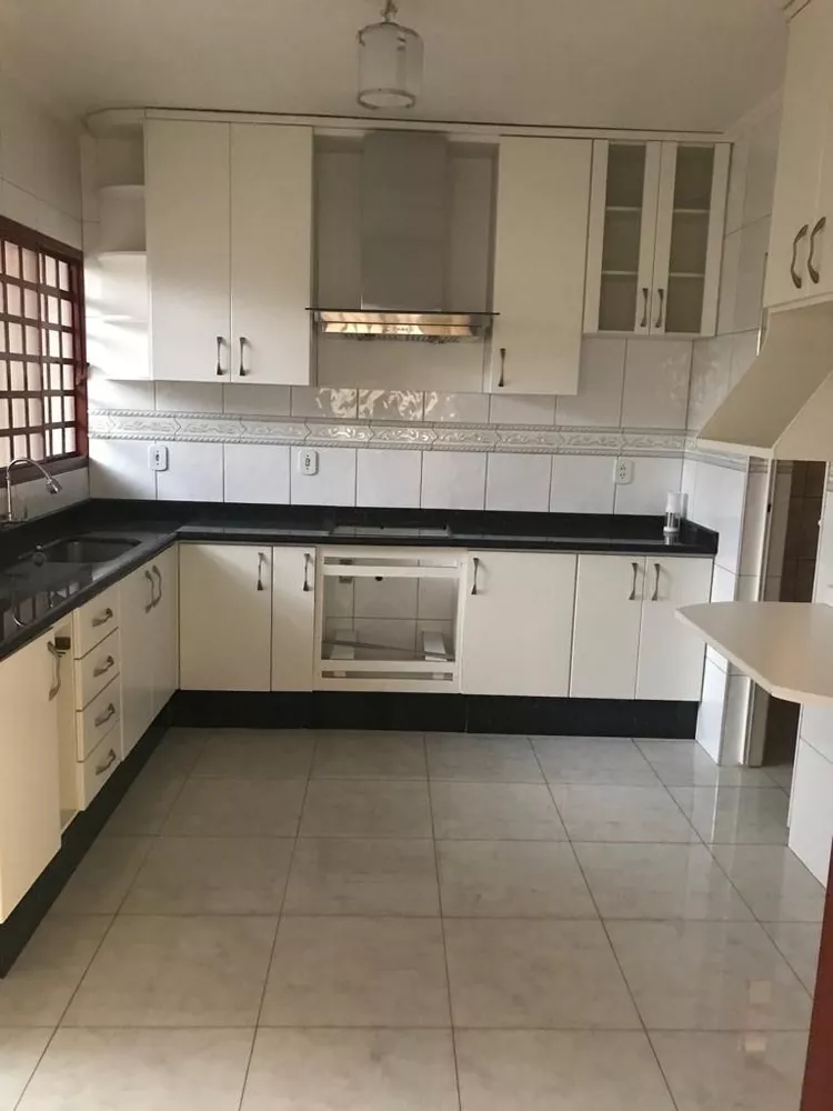 Casa à venda com 3 quartos, 170m² - Foto 1