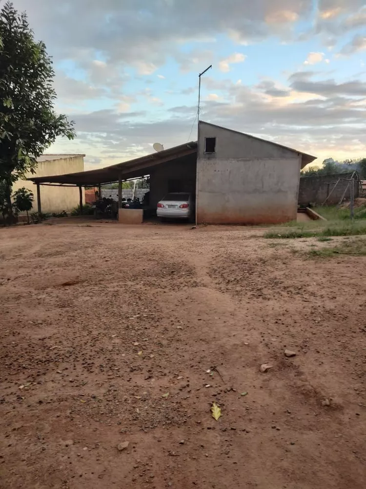 Chácara à venda com 2 quartos, 300m² - Foto 1