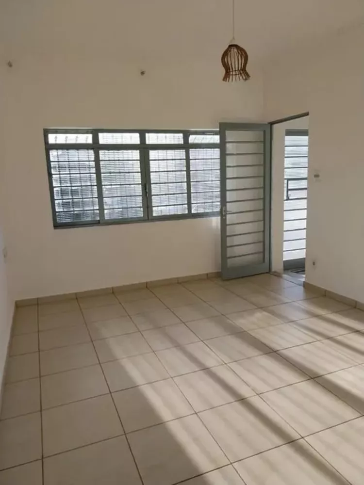 Casa para alugar com 2 quartos, 260m² - Foto 2