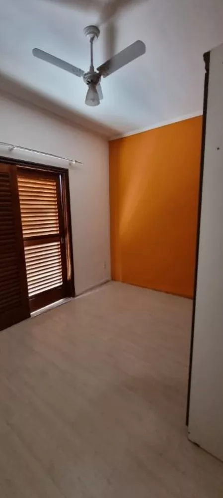 Casa para alugar com 4 quartos, 250m² - Foto 3