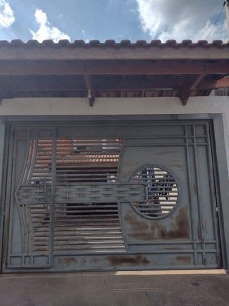 Casa à venda com 2 quartos, 80m² - Foto 1