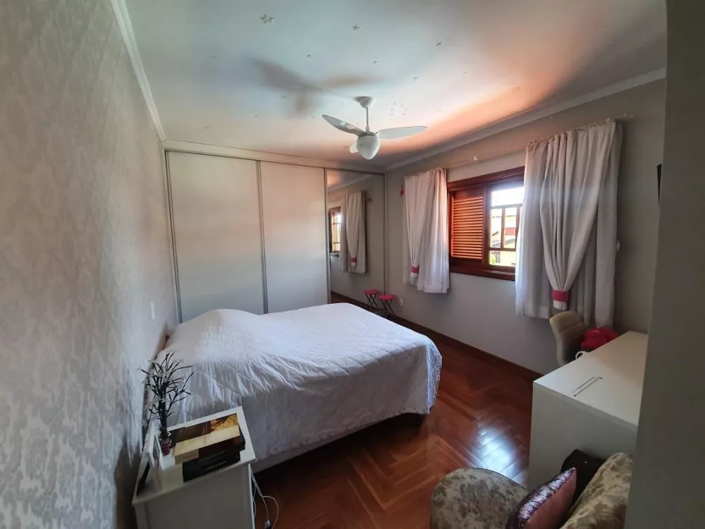 Casa de Condomínio à venda com 4 quartos, 347m² - Foto 1