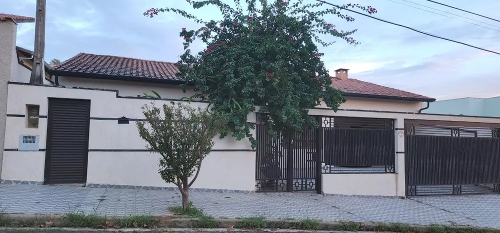 Casa à venda com 4 quartos, 280m² - Foto 1