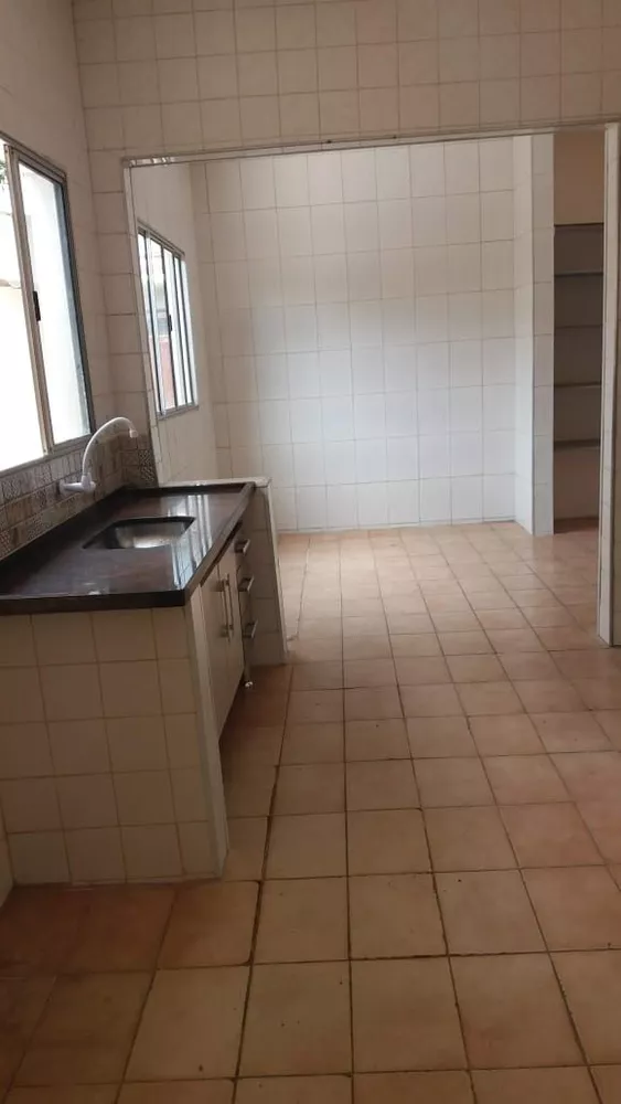 Casa à venda com 3 quartos, 130m² - Foto 2