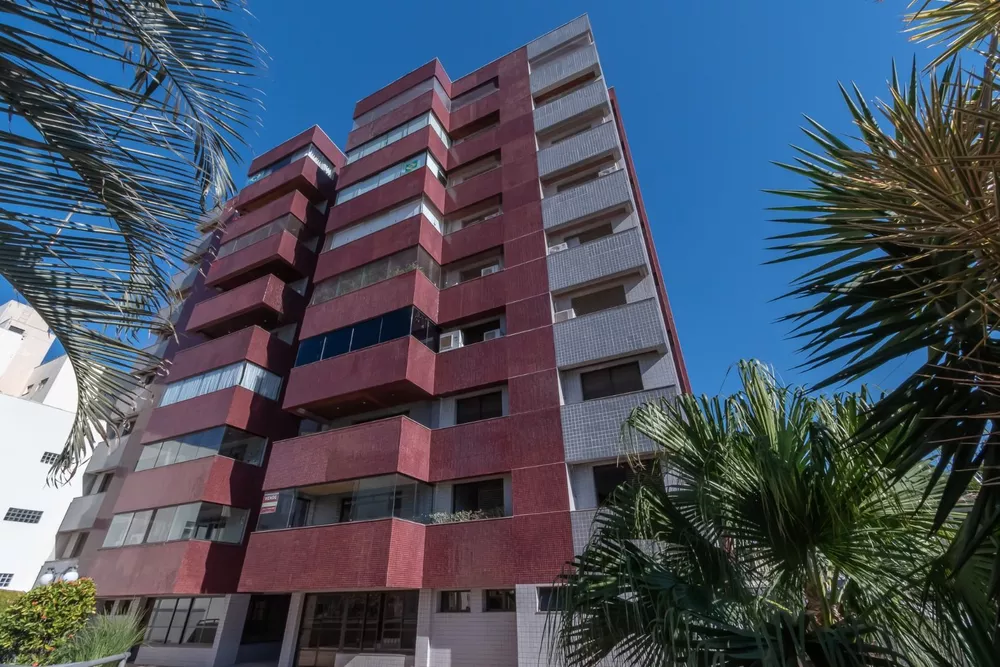 Apartamento à venda com 3 quartos, 228m² - Foto 1