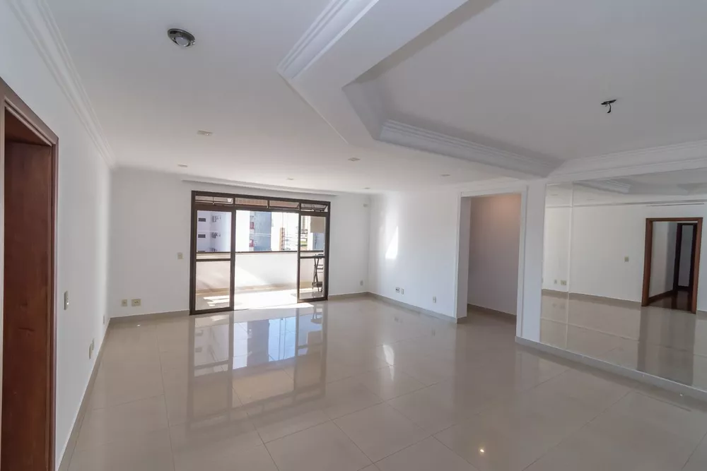 Apartamento à venda com 3 quartos, 228m² - Foto 4