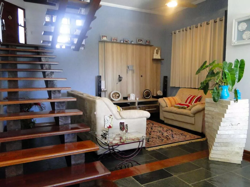 Casa de Condomínio à venda com 3 quartos, 420m² - Foto 1