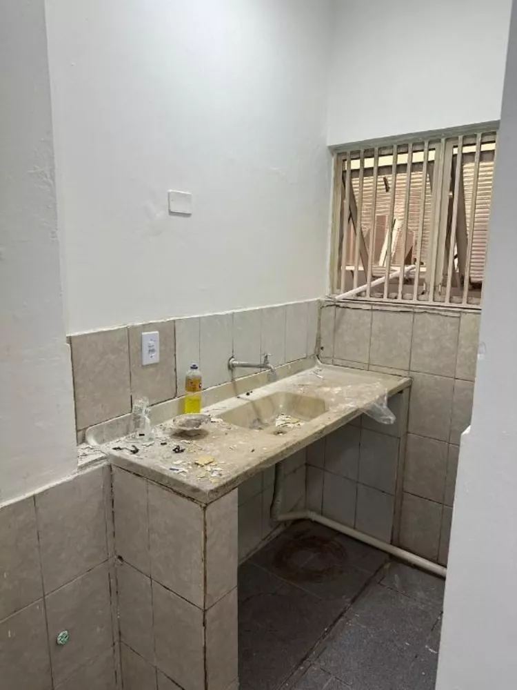 Casa à venda e aluguel com 5 quartos, 120m² - Foto 2