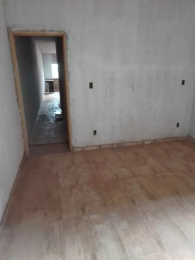 Casa à venda com 2 quartos, 125m² - Foto 2