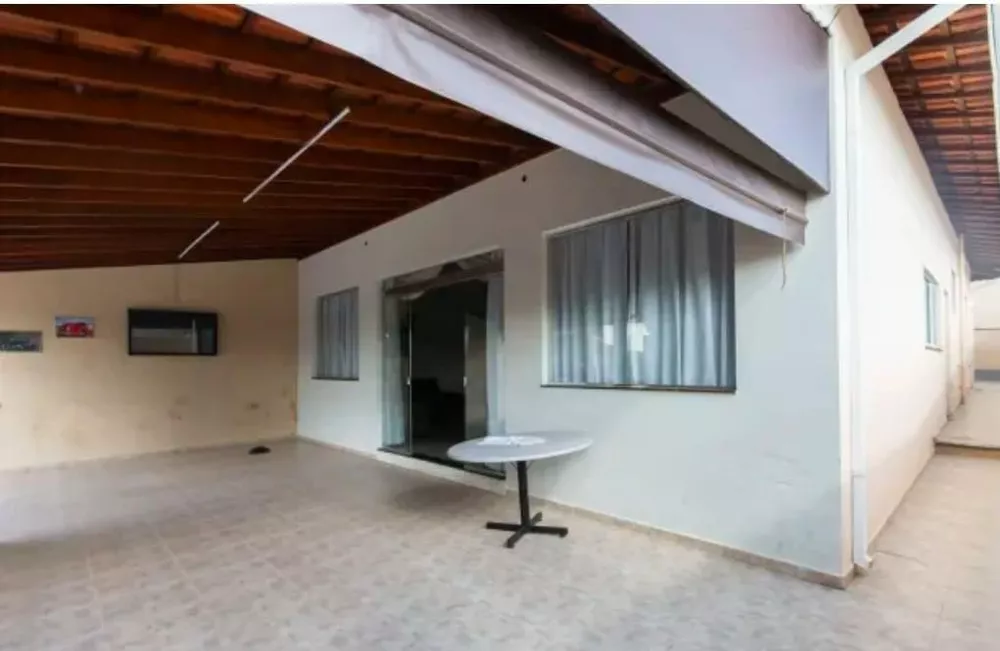 Casa à venda com 2 quartos, 280m² - Foto 2