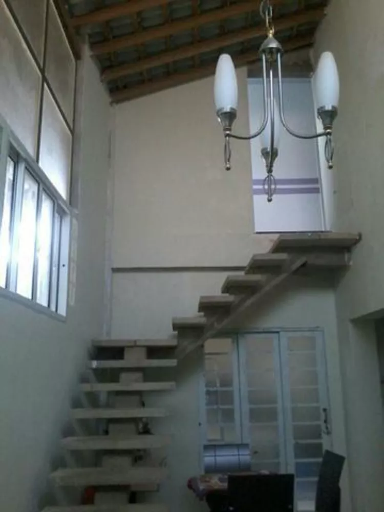 Casa à venda com 3 quartos, 160m² - Foto 2