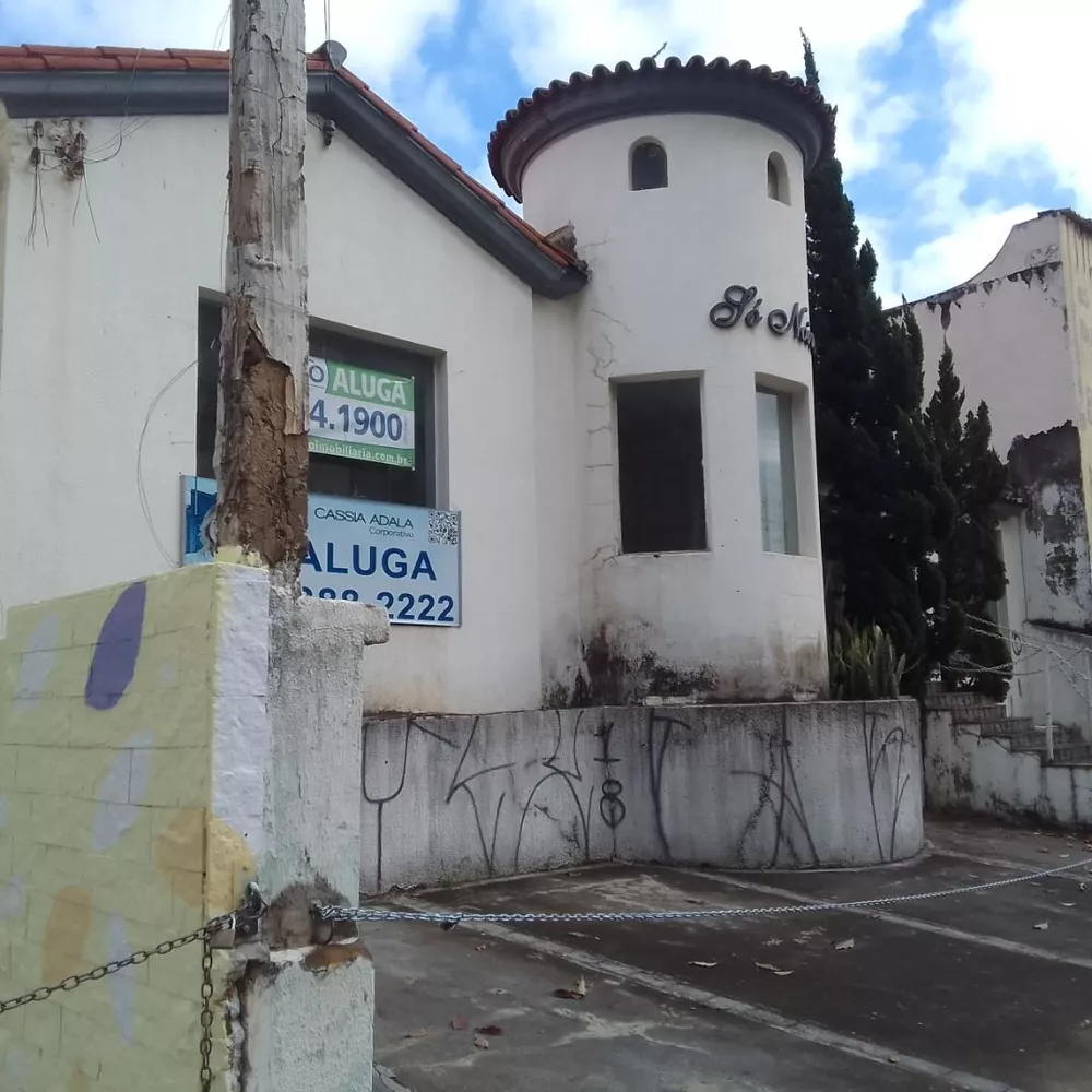 Casa para alugar com 3 quartos, 246m² - Foto 1