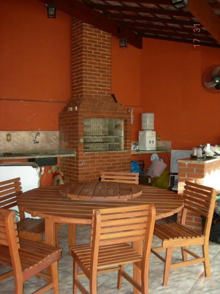 Casa, 3 quartos, 240 m² - Foto 1