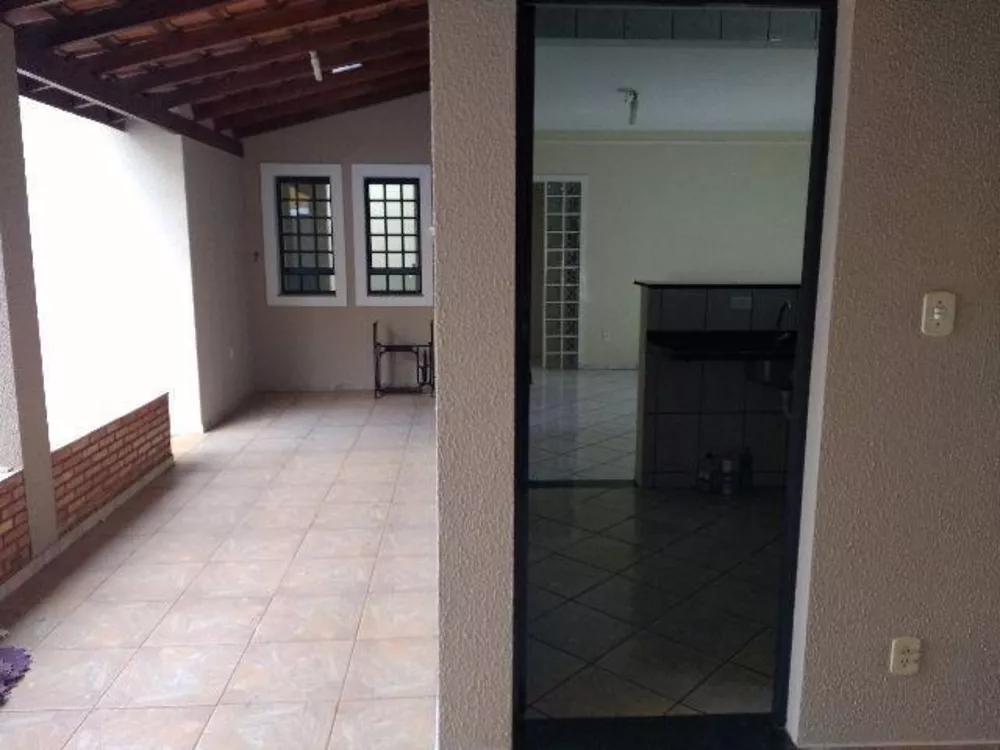 Casa à venda com 3 quartos, 188m² - Foto 3