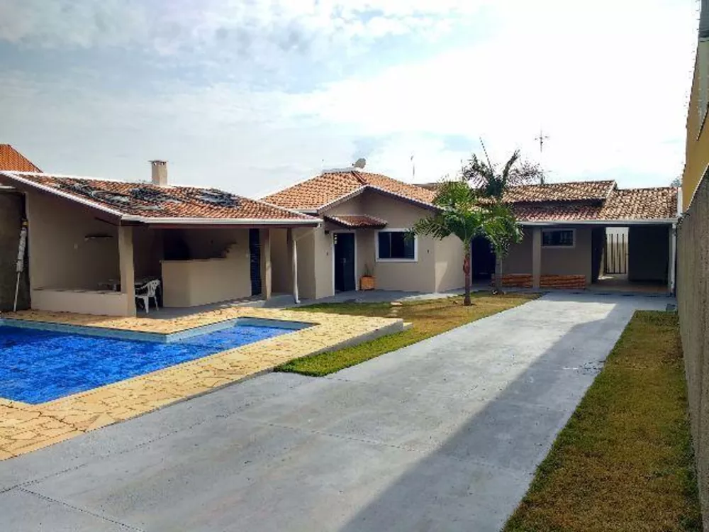 Casa à venda com 3 quartos, 188m² - Foto 1