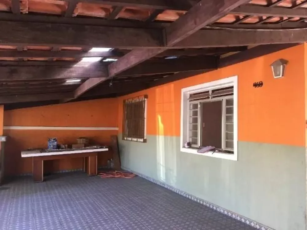 Casa à venda com 4 quartos, 180m² - Foto 1