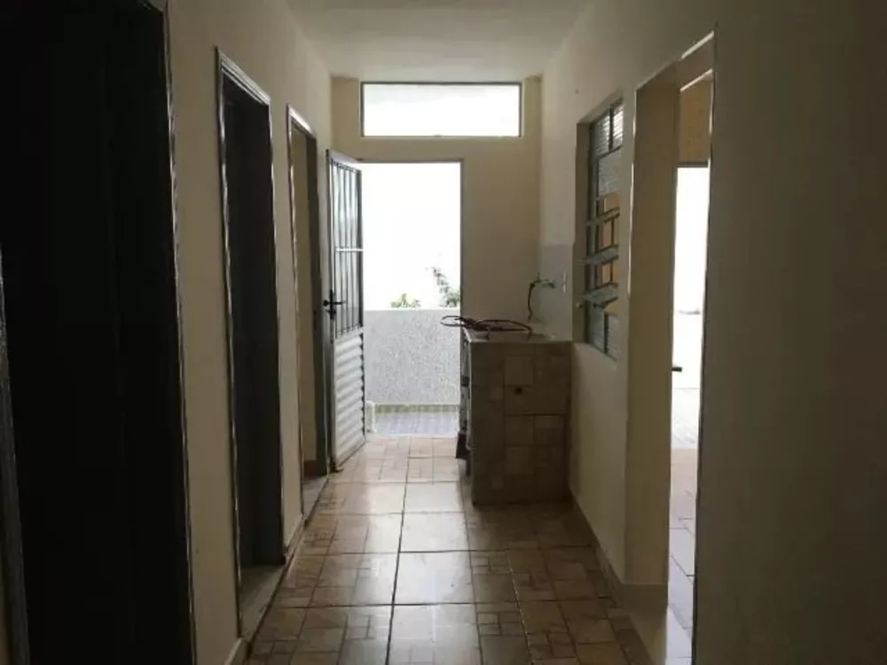 Casa à venda com 4 quartos, 180m² - Foto 2