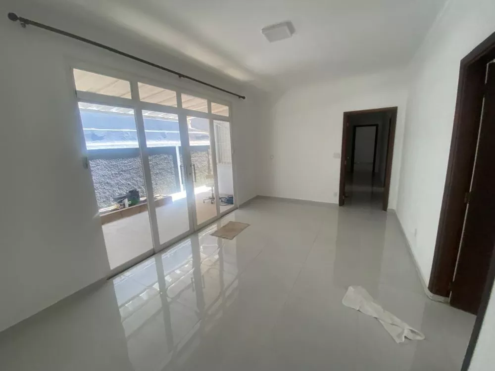 Casa para alugar com 3 quartos, 244m² - Foto 4