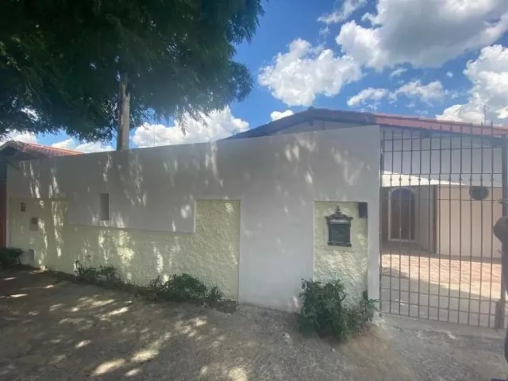 Casa à venda com 4 quartos, 220m² - Foto 1