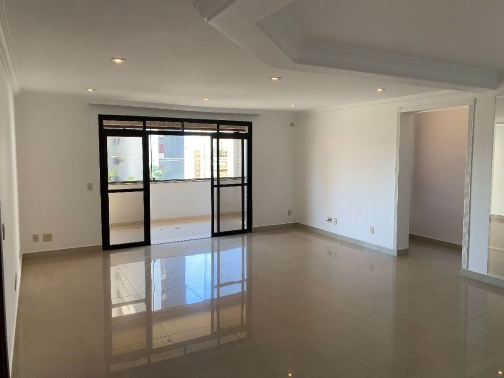 Apartamento, 3 quartos, 228 m² - Foto 2