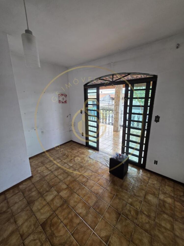 Casa à venda com 3 quartos, 200m² - Foto 1