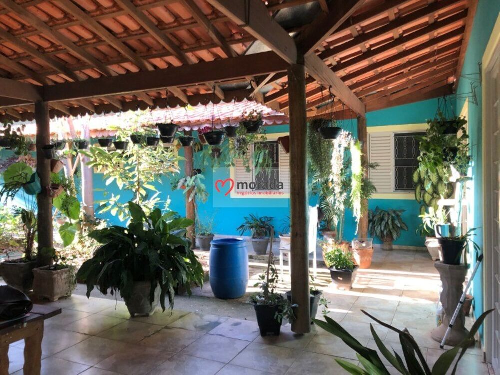 Chácara à venda com 5 quartos, 303m² - Foto 1