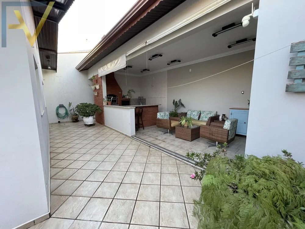 Casa, 3 quartos, 240 m² - Foto 1