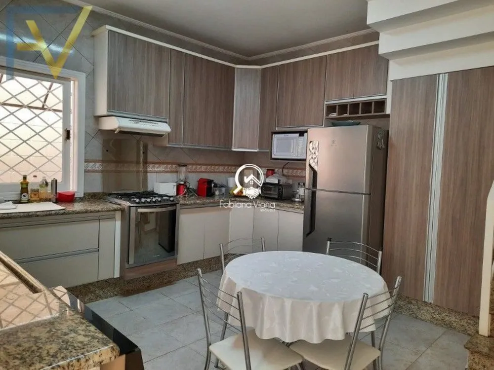 Casa, 3 quartos, 205 m² - Foto 2