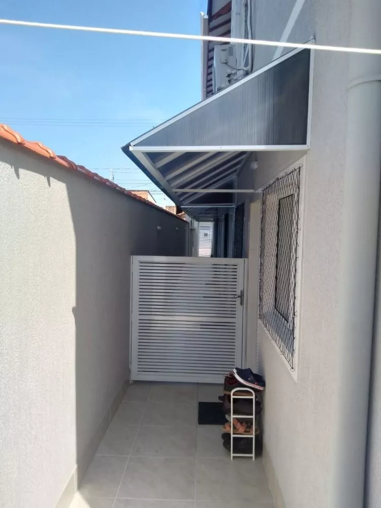 Casa à venda com 2 quartos, 70m² - Foto 1