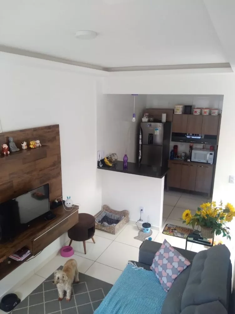 Casa à venda com 2 quartos, 70m² - Foto 2