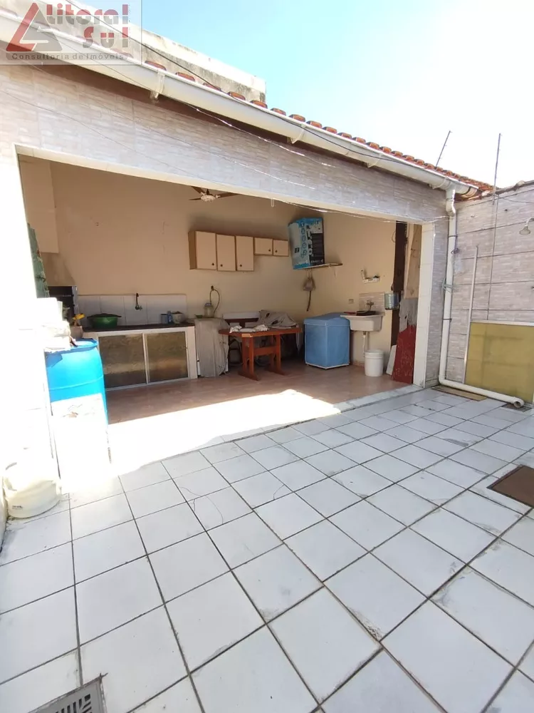 Casa à venda com 2 quartos, 147m² - Foto 1