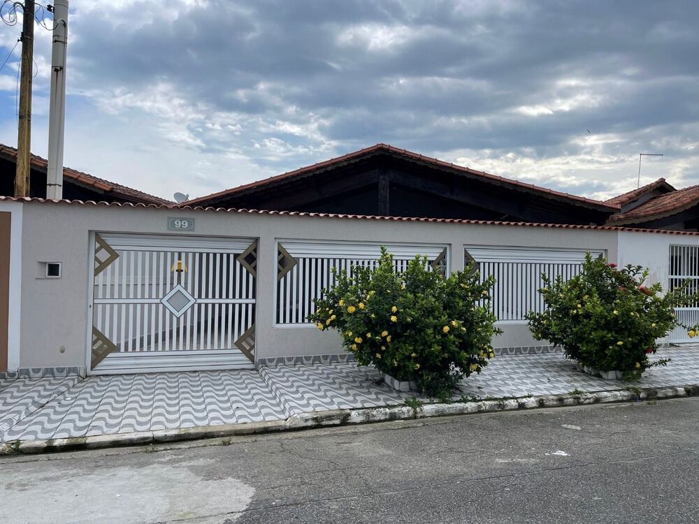 Casa à venda com 3 quartos, 271m² - Foto 1